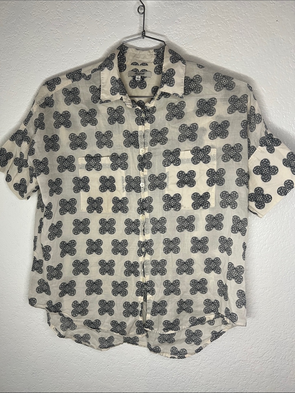 Madewell floral woman’s button down medallion print short sleeve top small